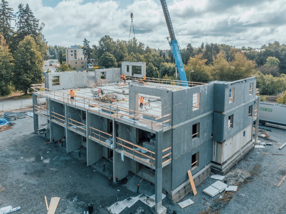 Seniorikerrostalo ja piharakennus